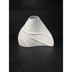 Organic White Vase Textured‎ Wavy Triangle Unique Minimalism MCM